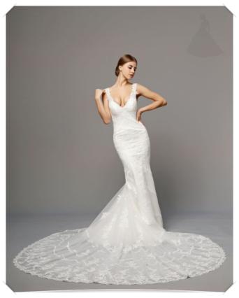 Suknia ślubna koronkowa model rybka