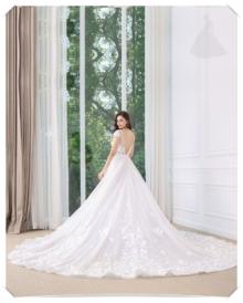 Suknia ślubna koronkowa model liniaA