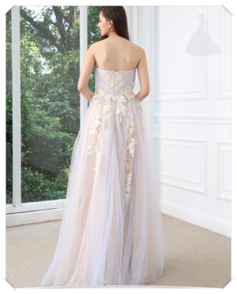 Suknia ślubna koronkowa model klasyczny